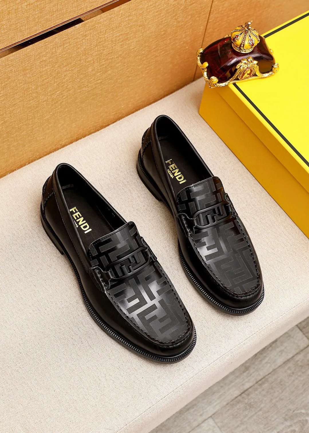 Men's shoes 💰460 💐 Product trademark: FENDI [Fendi] casual leather shoes Regular size: 38-44 (45🉑️customized) Product materials: Selected imported first-layer open-edge beaded cowhide leather upper + luxury hardware buckle, imported cowhide lining. Strong three-dimensional visual effect, rubber outsole Color: 1⃣️color optional